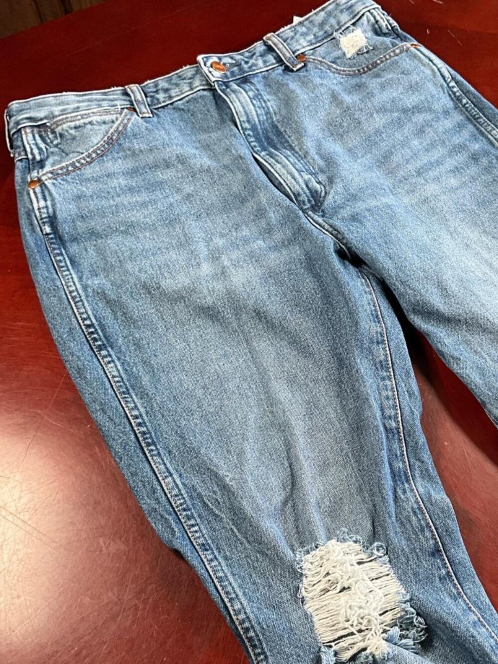 VTG Mens Wrangler Heritage Slim Walker Distressed Light Wash Jeans (33x28)